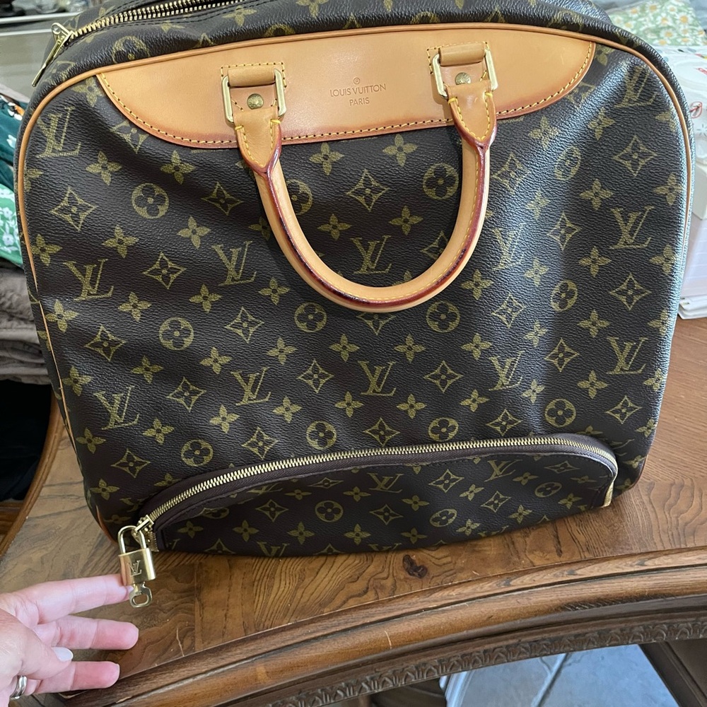 Authentic Vintage Beautiful Louis Vuitton Evasion